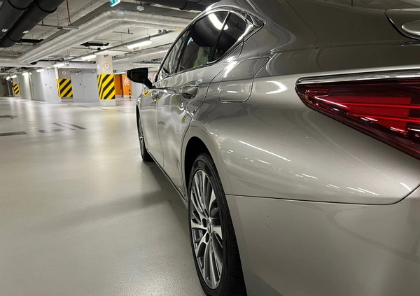 Lexus ES cena 135000 przebieg: 47000, rok produkcji 2019 z Wrocław małe 667